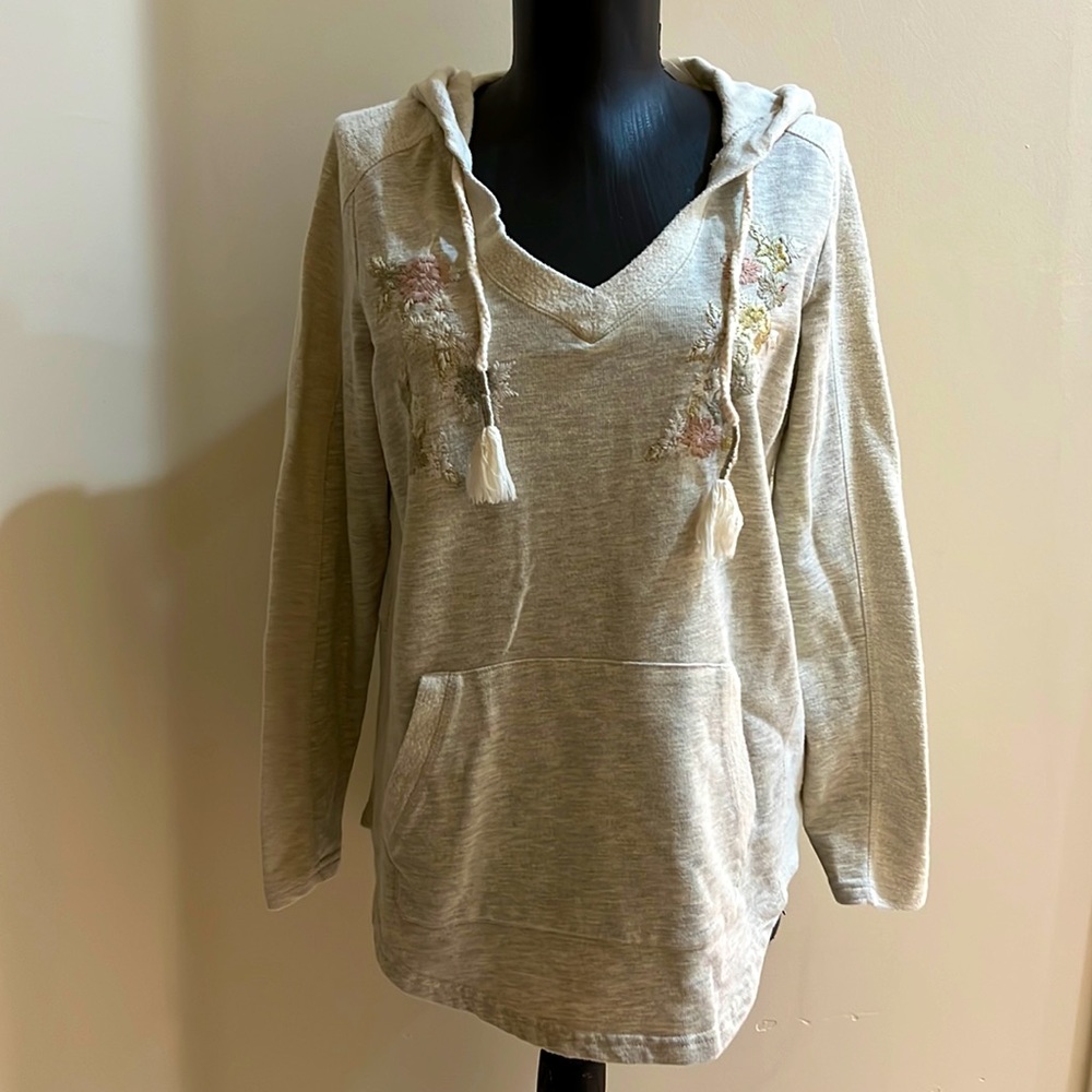 Sunday floral embroidered pullover hoodie sweater medium